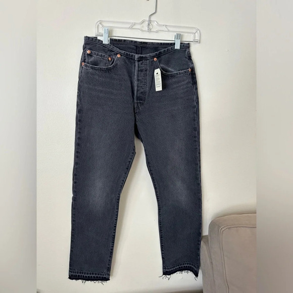 Levi Black 27x30 Women's Jeans Buttonless - Picture 1 of 5